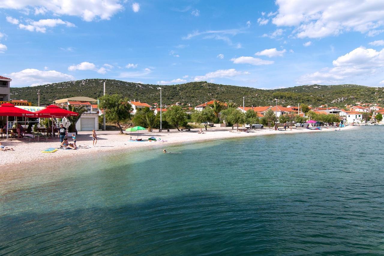Apartments By The Sea Vinisce, Trogir - 5229 Kültér fotó