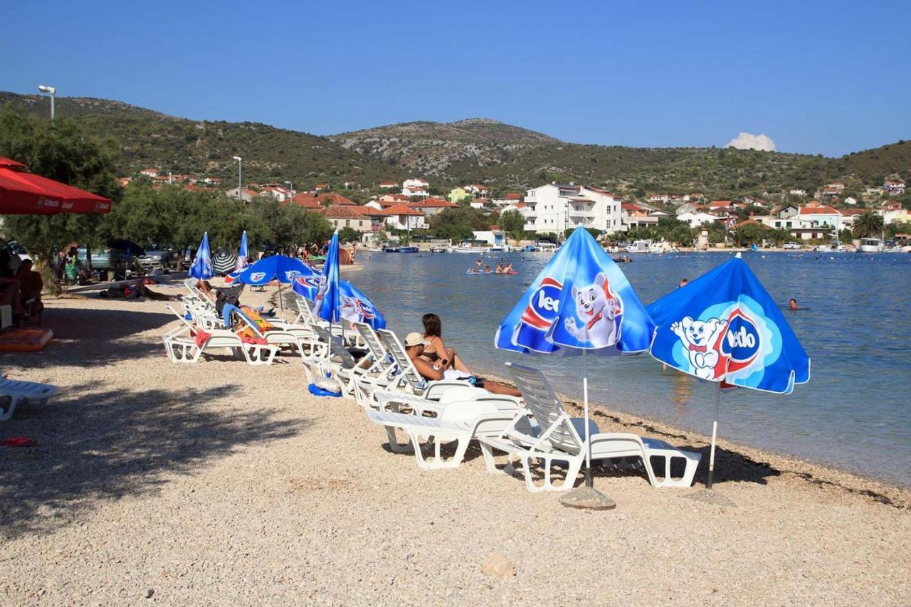 Apartments By The Sea Vinisce, Trogir - 5229 Kültér fotó