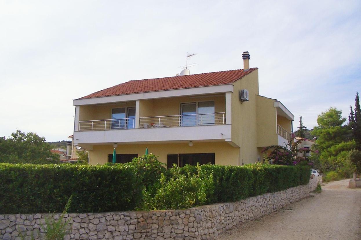 Apartments By The Sea Vinisce, Trogir - 5229 Kültér fotó