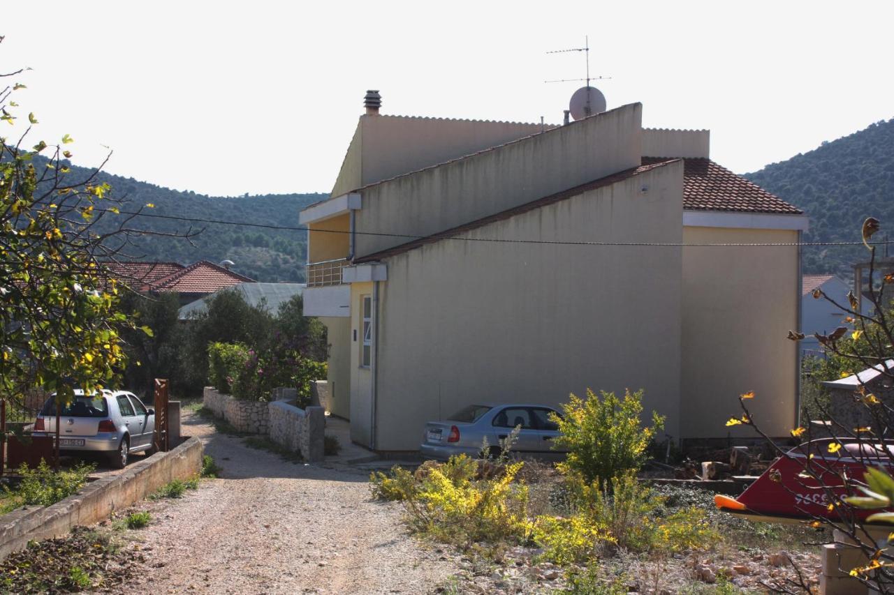 Apartments By The Sea Vinisce, Trogir - 5229 Kültér fotó
