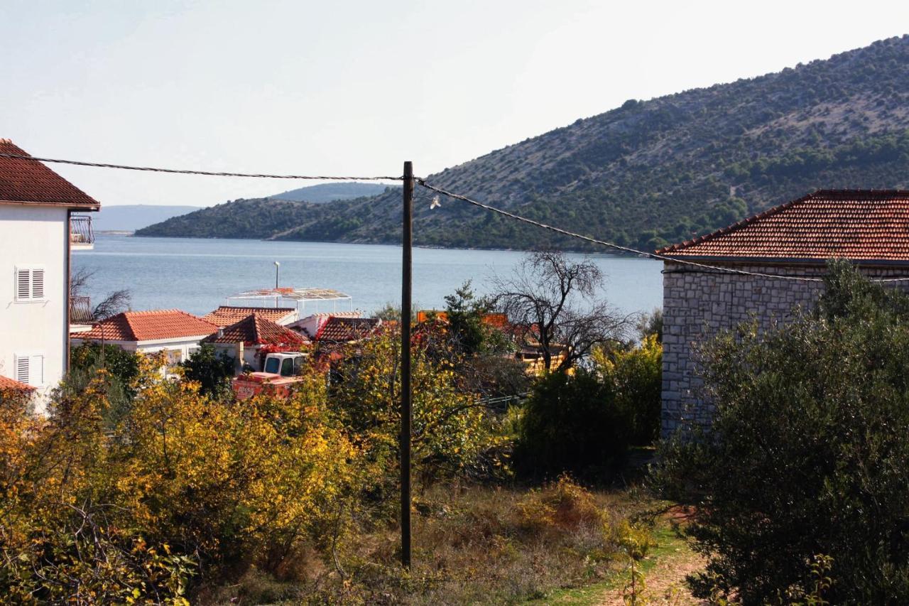 Apartments By The Sea Vinisce, Trogir - 5229 Kültér fotó