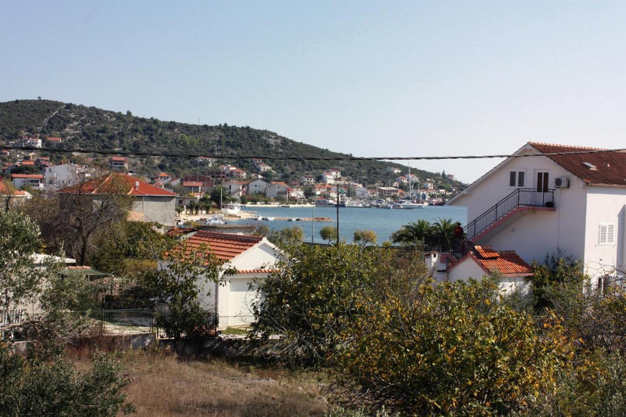 Apartments By The Sea Vinisce, Trogir - 5229 Kültér fotó