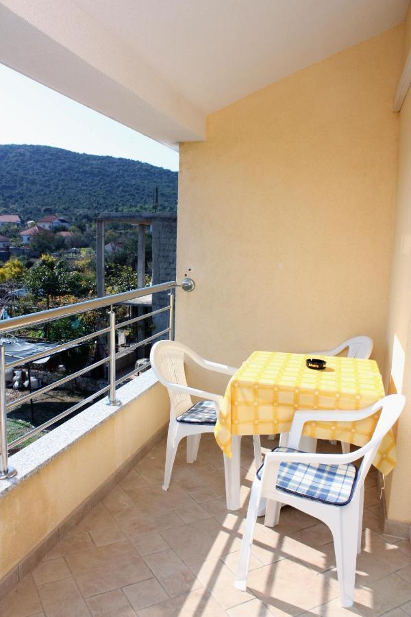 Apartments By The Sea Vinisce, Trogir - 5229 Kültér fotó
