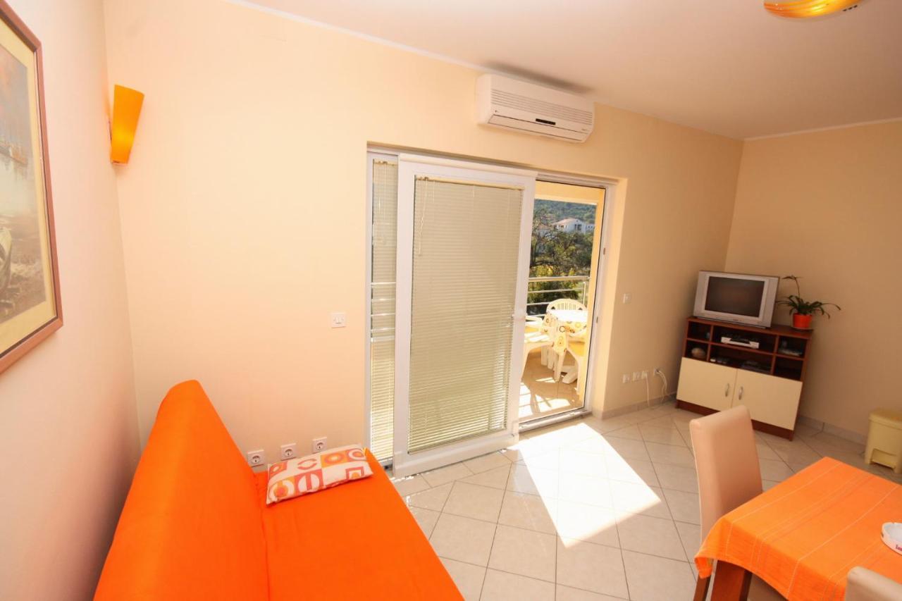 Apartments By The Sea Vinisce, Trogir - 5229 Kültér fotó