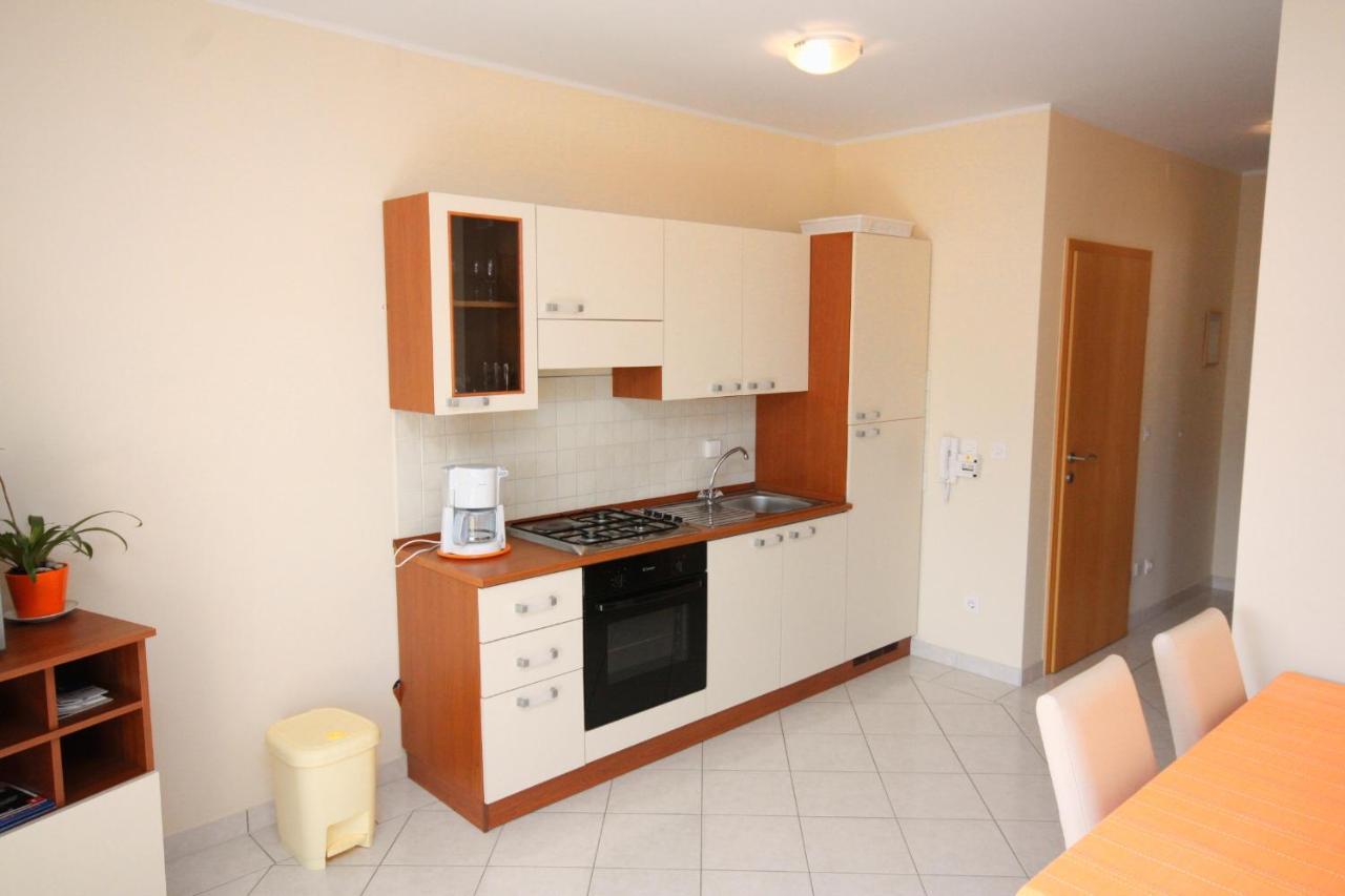 Apartments By The Sea Vinisce, Trogir - 5229 Kültér fotó